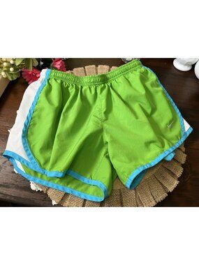 Nike Girls Training Shorts Green Sz Large Girls Nike Shorts U7-54